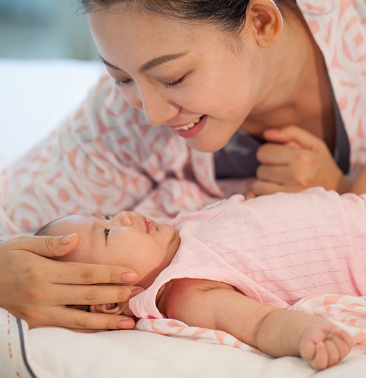 根据个人特性与意愿，定制专属一对一育儿指导，新生儿沐浴训练、抚触训练等，促进新生儿生长发育，增强母婴情感交流